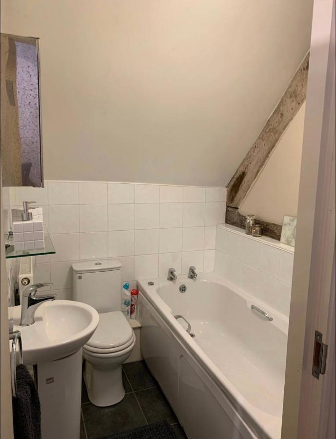 Studio Double. Own Bathroom, Shared Kitchen بيودلي المظهر الخارجي الصورة